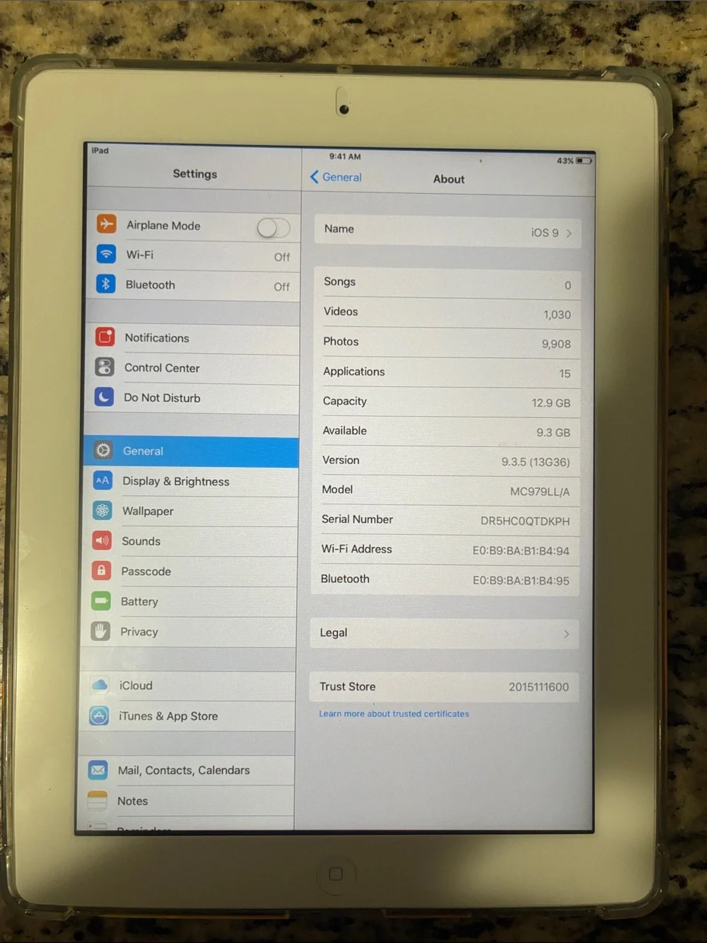 Apple iPad 2nd Generation with Clear Case & Chargers